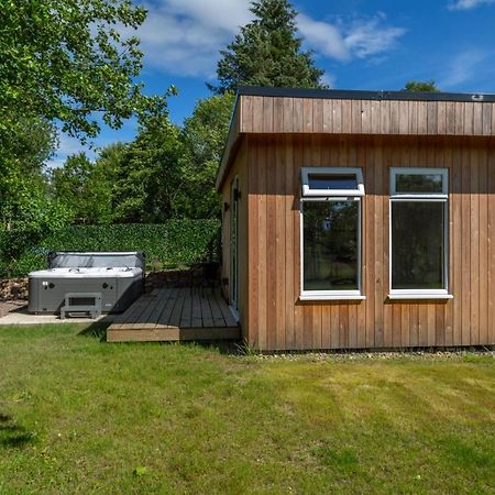 Allt Mor Rentals - Chalet With Hot Tub, And Studio Apartment No Hot Tub Roybridge Exteriér fotografie