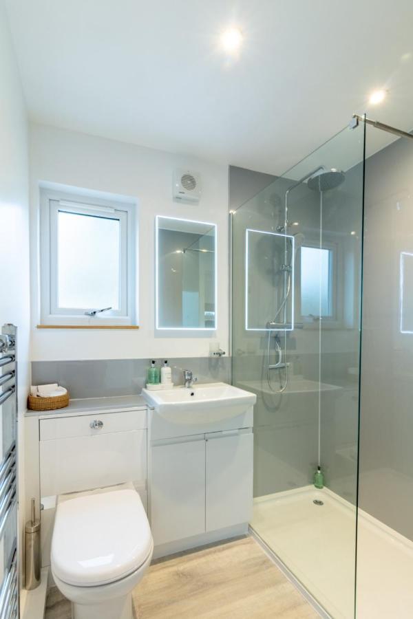 Allt Mor Rentals - Chalet With Hot Tub, And Studio Apartment No Hot Tub Roybridge Exteriér fotografie