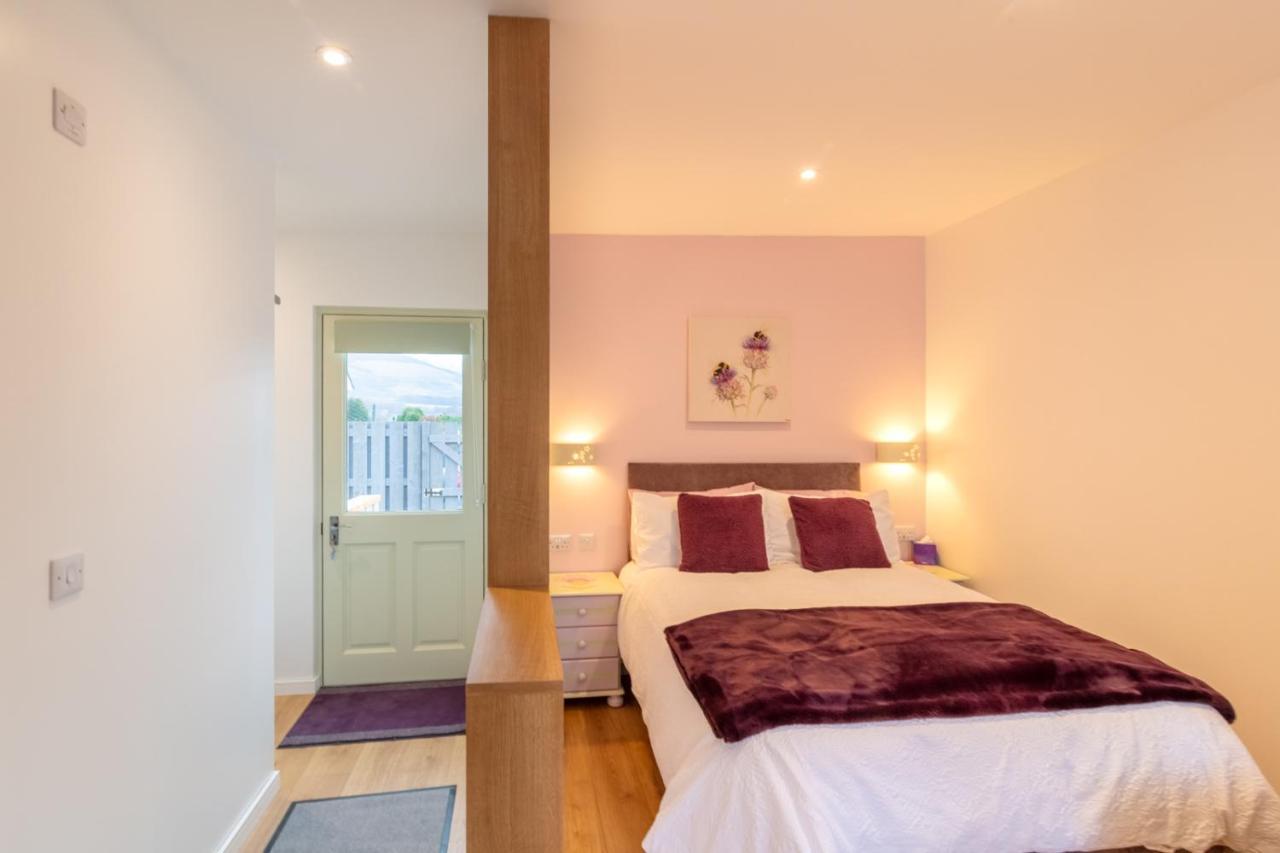 Allt Mor Rentals - Chalet With Hot Tub, And Studio Apartment No Hot Tub Roybridge Exteriér fotografie