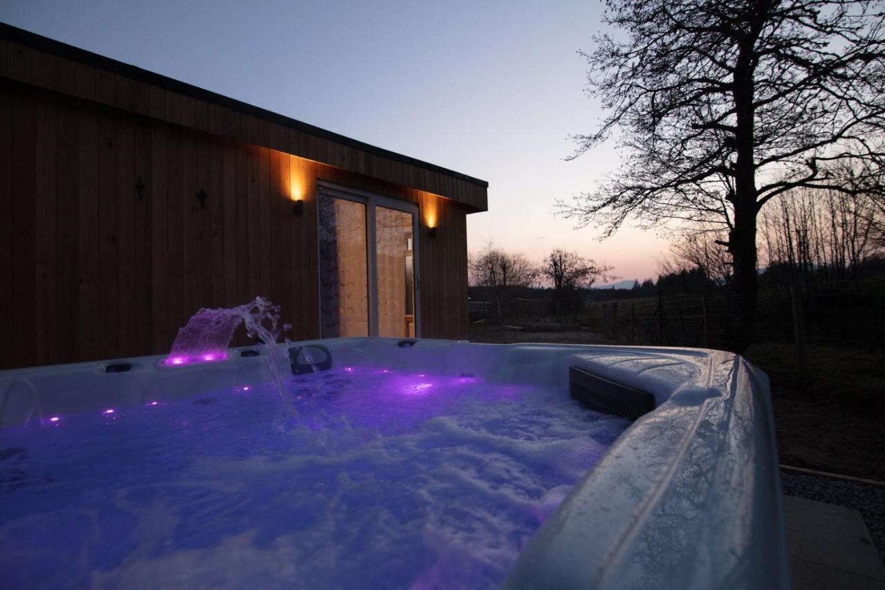 Allt Mor Rentals - Chalet With Hot Tub, And Studio Apartment No Hot Tub Roybridge Exteriér fotografie