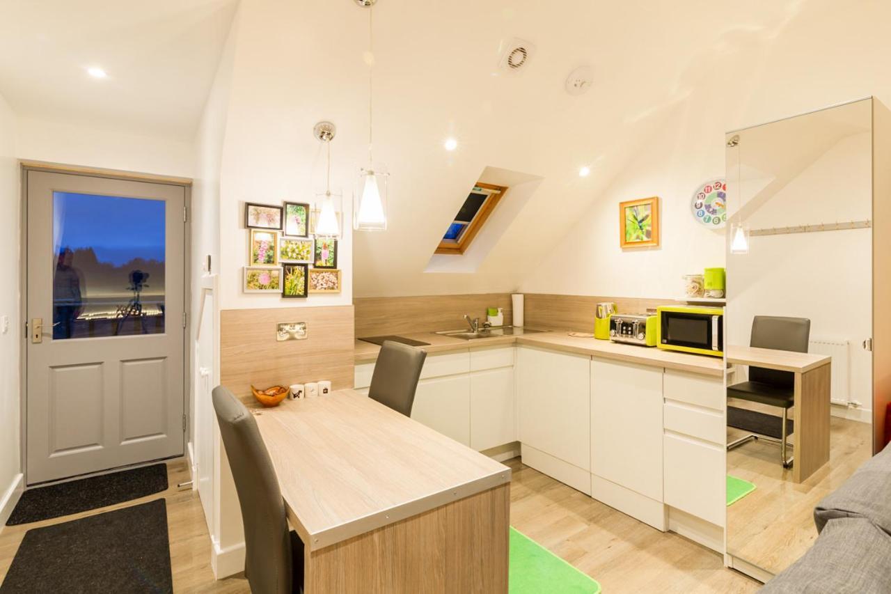 Allt Mor Rentals - Chalet With Hot Tub, And Studio Apartment No Hot Tub Roybridge Exteriér fotografie
