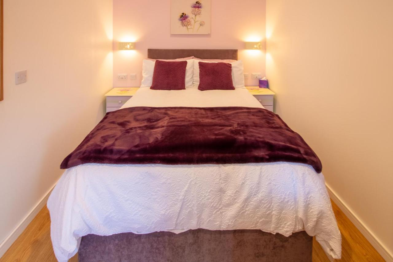 Allt Mor Rentals - Chalet With Hot Tub, And Studio Apartment No Hot Tub Roybridge Exteriér fotografie