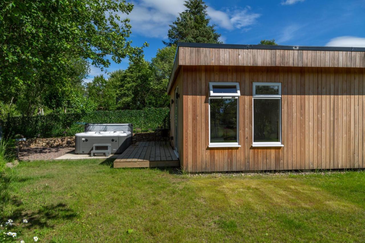 Allt Mor Rentals - Chalet With Hot Tub, And Studio Apartment No Hot Tub Roybridge Exteriér fotografie