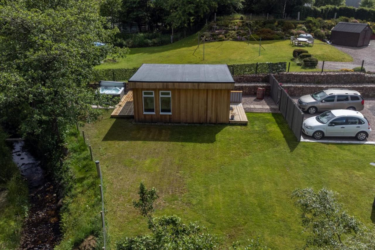 Allt Mor Rentals - Chalet With Hot Tub, And Studio Apartment No Hot Tub Roybridge Exteriér fotografie
